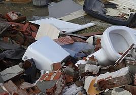 Imagen de residuos en una escombrera ilegal.