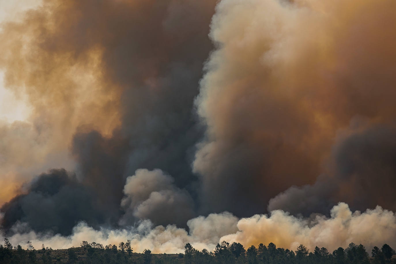 Medios aéreos y de tierra de Castilla y León colaboran Las Hurdes y la Sierra de Gata