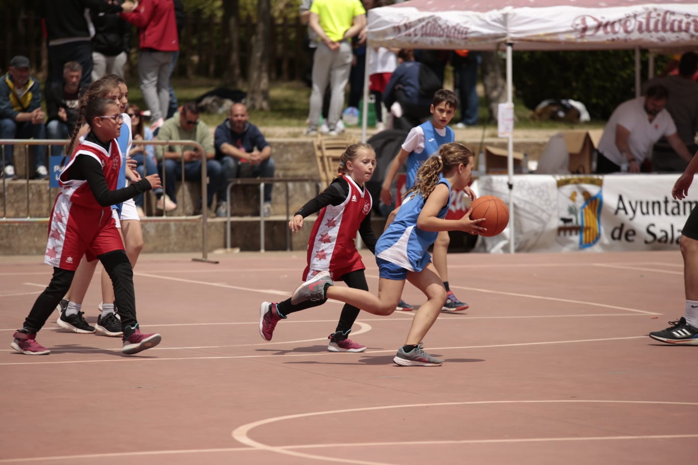 El Día del MiniBasket reúne a 800 chavales en Jesuitas