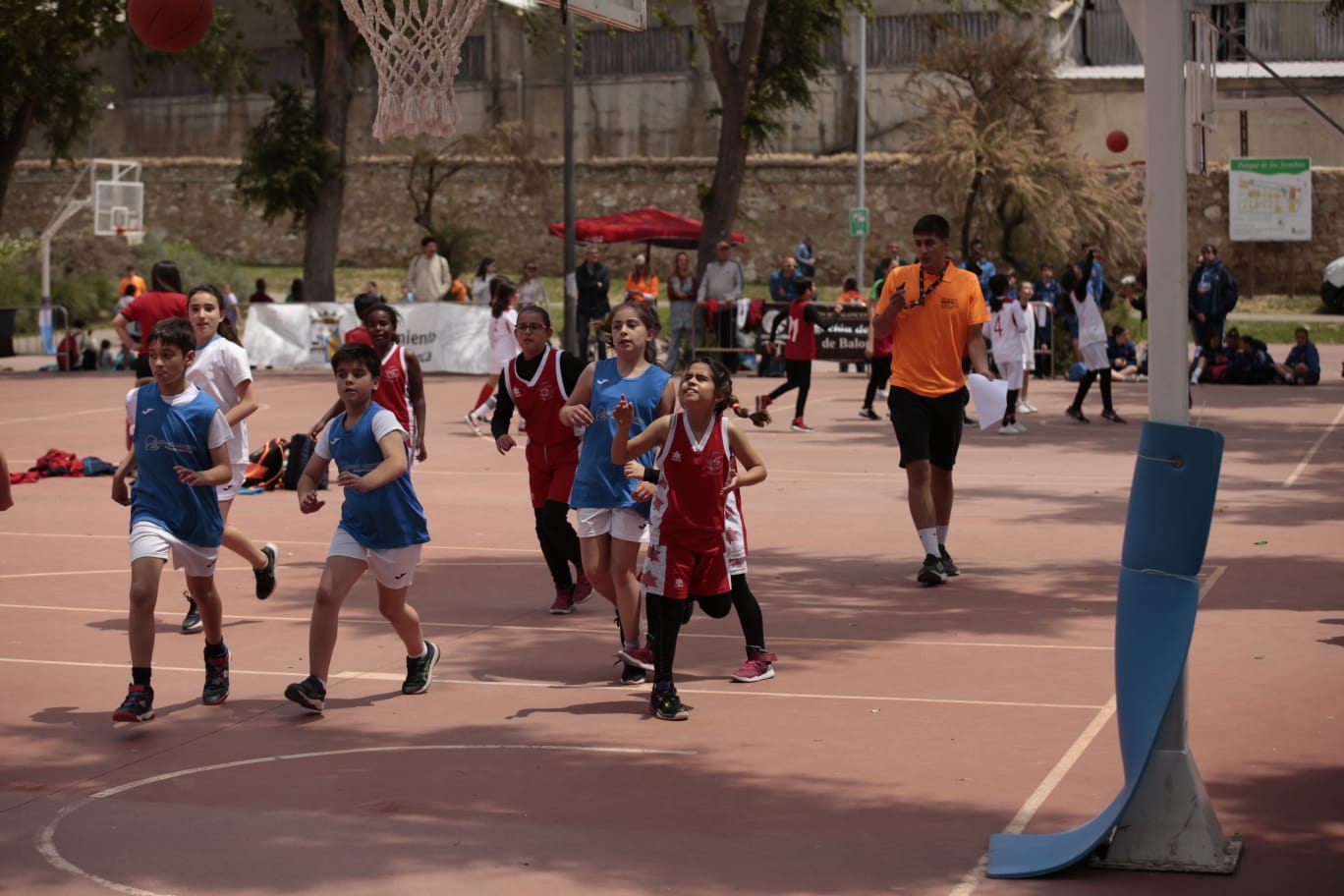 El Día del MiniBasket reúne a 800 chavales en Jesuitas