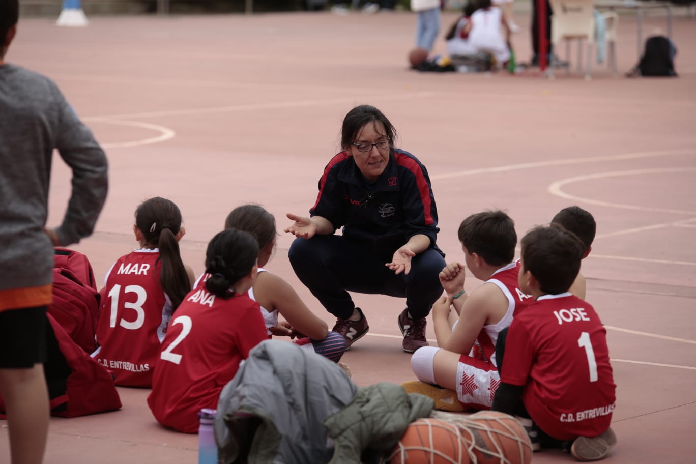 El Día del MiniBasket reúne a 800 chavales en Jesuitas
