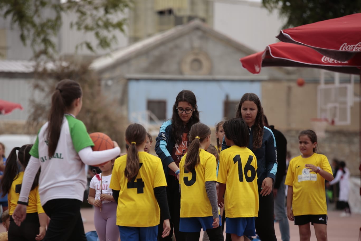 El Día del MiniBasket reúne a 800 chavales en Jesuitas