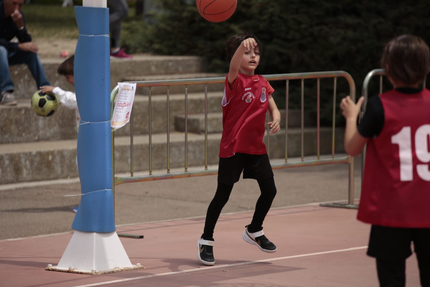 El Día del MiniBasket reúne a 800 chavales en Jesuitas