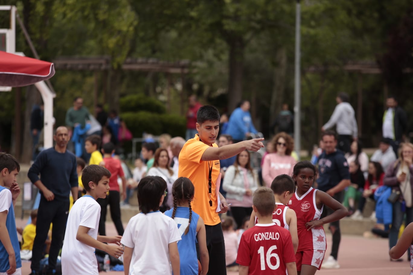 El Día del MiniBasket reúne a 800 chavales en Jesuitas