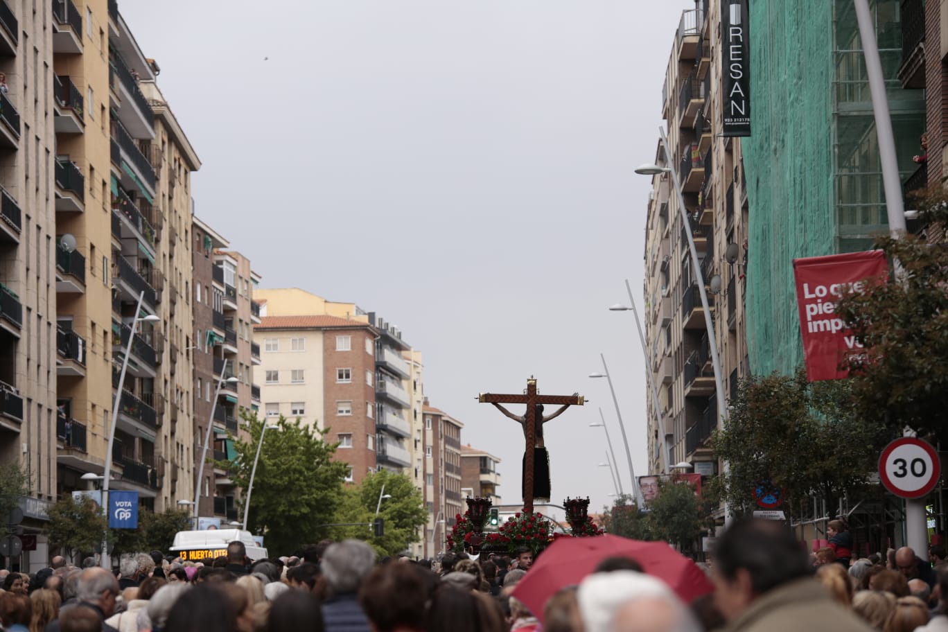 Salamanca rinde culto al Cristo de los Milagros