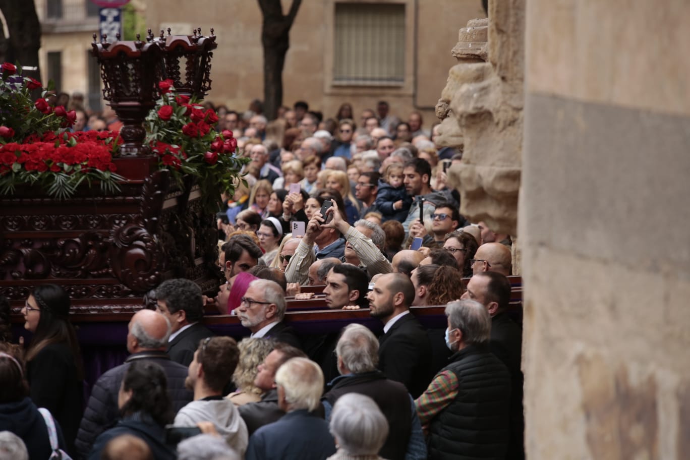 Salamanca rinde culto al Cristo de los Milagros