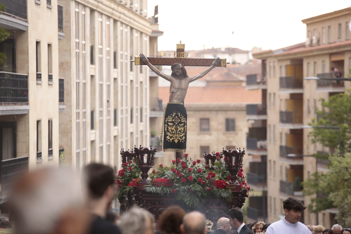 Salamanca rinde culto al Cristo de los Milagros