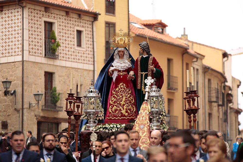 La Cofradía del Rosario celebra la llegada de la «Sacra Conversación» a la Pasión charra