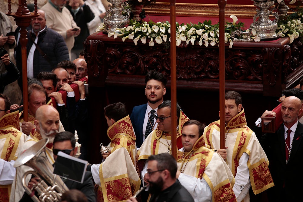 La Cofradía del Rosario celebra la llegada de la «Sacra Conversación» a la Pasión charra