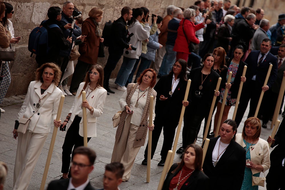 La Cofradía del Rosario celebra la llegada de la «Sacra Conversación» a la Pasión charra