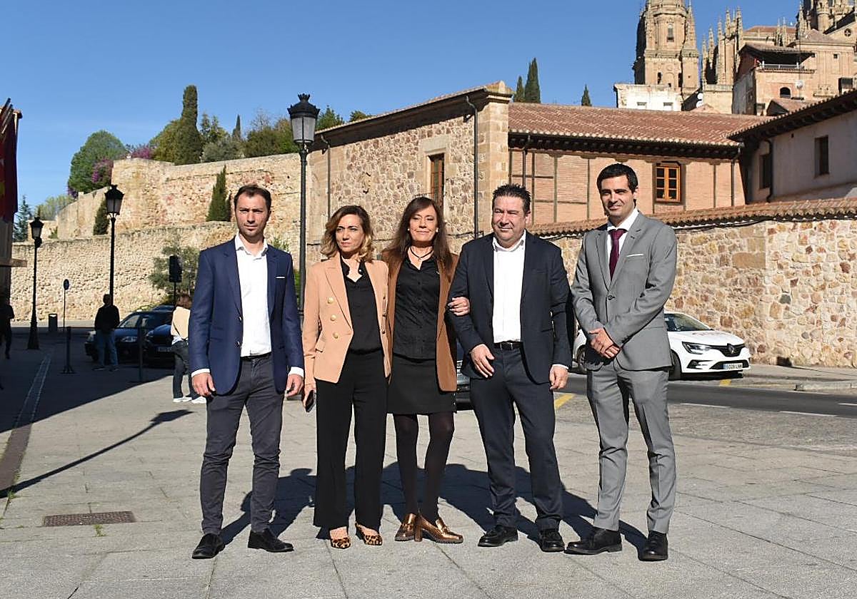 Ángela Gómez, junto a dos procuradores de UPL, el presidente de la formación y el secretario provincial.