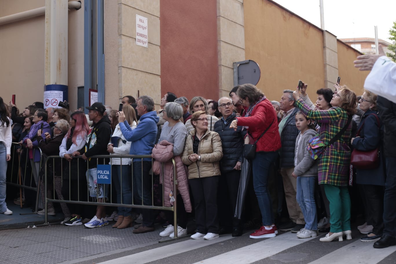 La lluvia no impide la salida de la tradicional procesión de María Auxiliadora