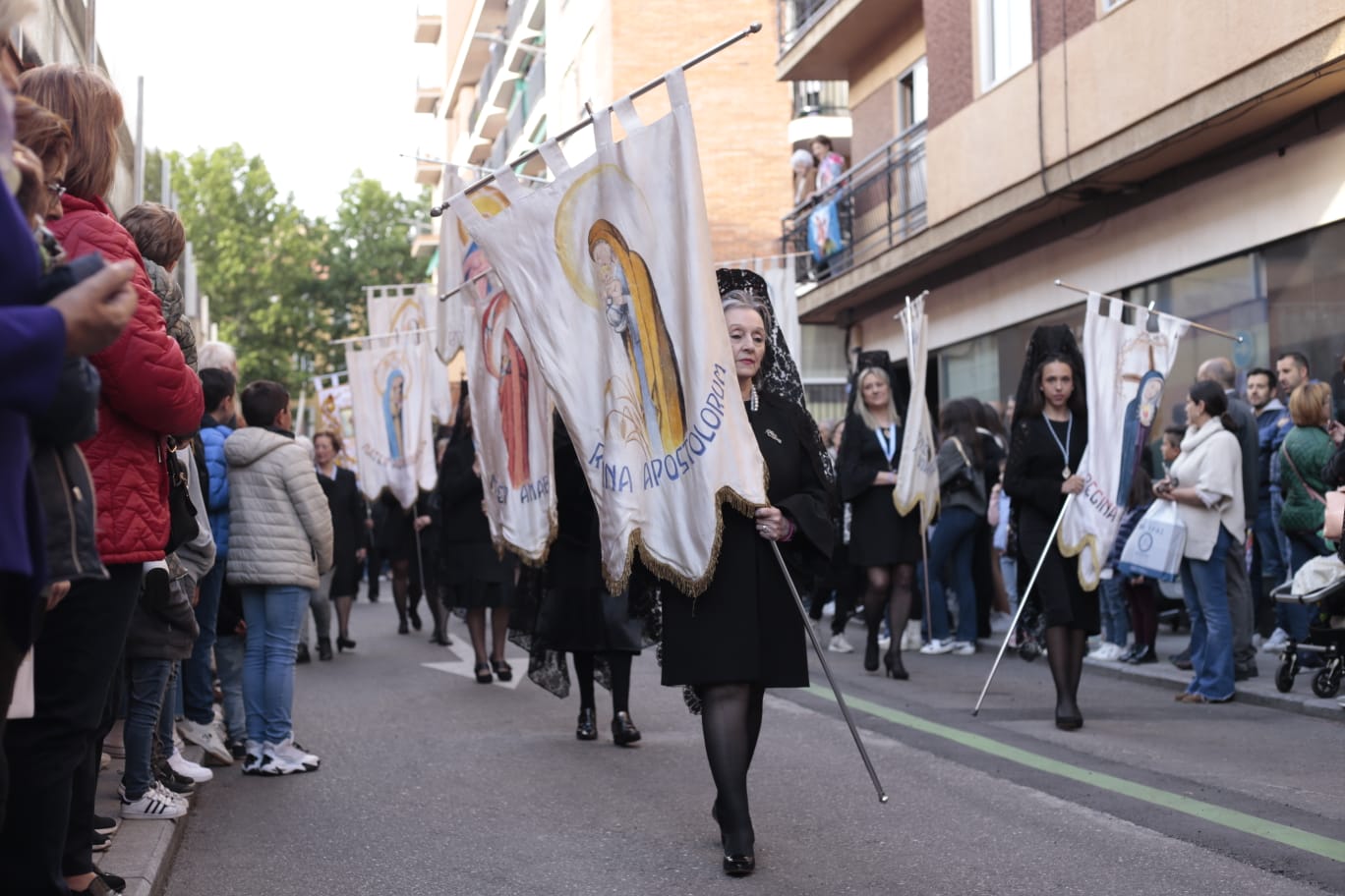 La lluvia no impide la salida de la tradicional procesión de María Auxiliadora