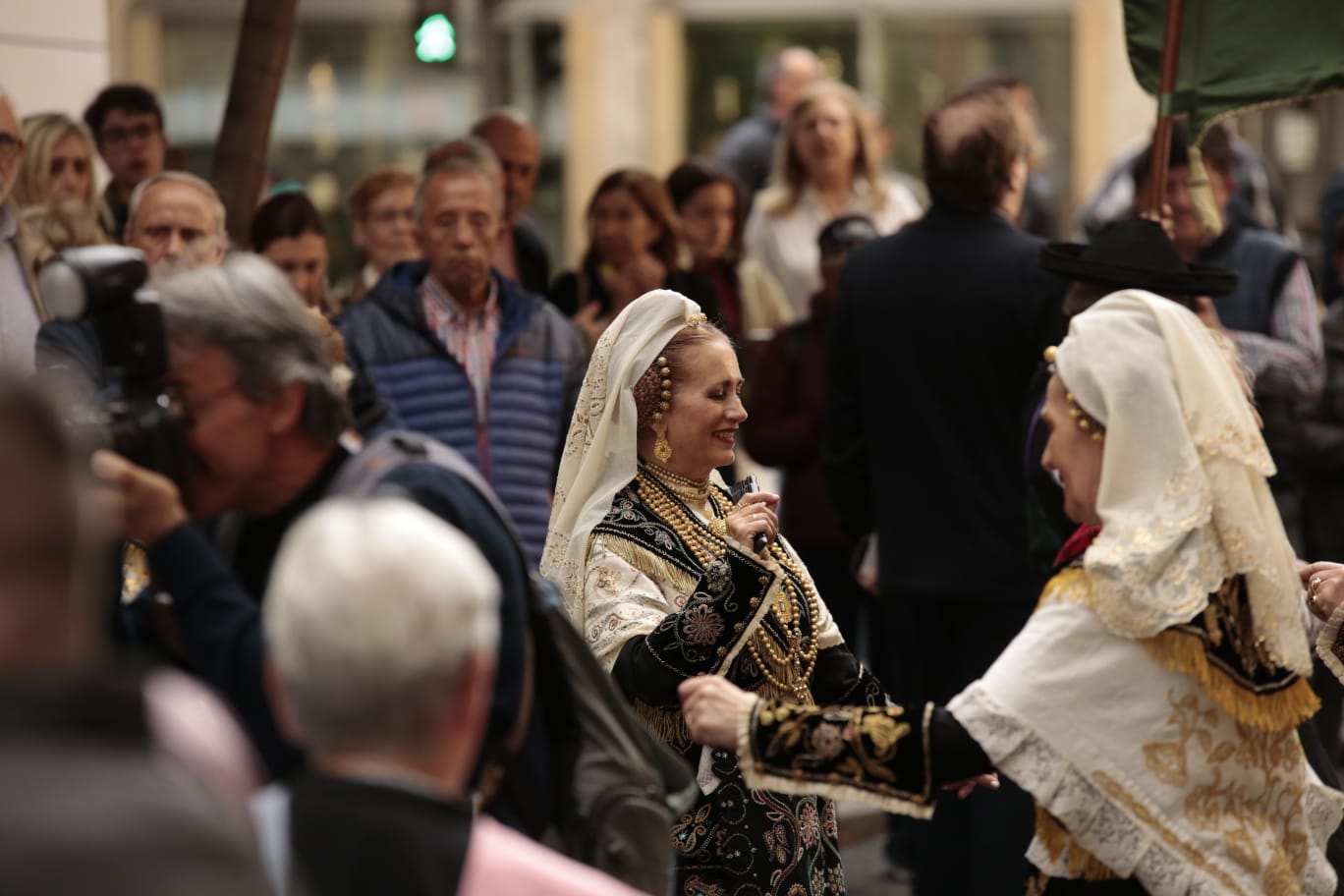 La lluvia no impide la salida de la tradicional procesión de María Auxiliadora