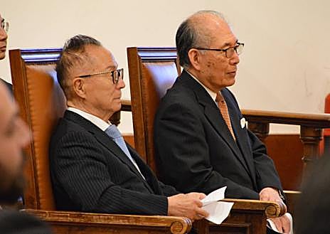 Imagen secundaria 1 - La Usal entrega su medalla a la Asociación Universidad de Salamanca en Japón