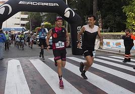 Miguel Heras, a la derecha, en la salida de una de las Rutas Vetonas celebradas.