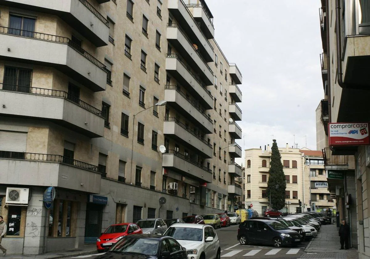 Varios bloques de viviendas en la capital salmantina.