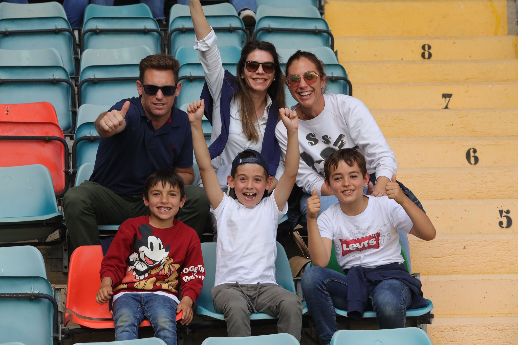 La grada, la afición y la tormenta sobre el Helmántico