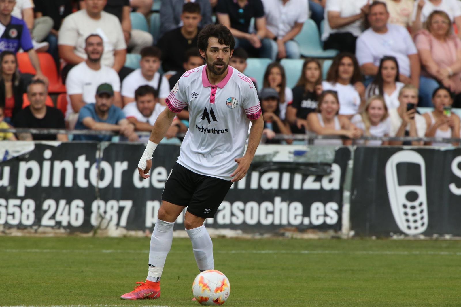 La grada, la afición y la tormenta sobre el Helmántico