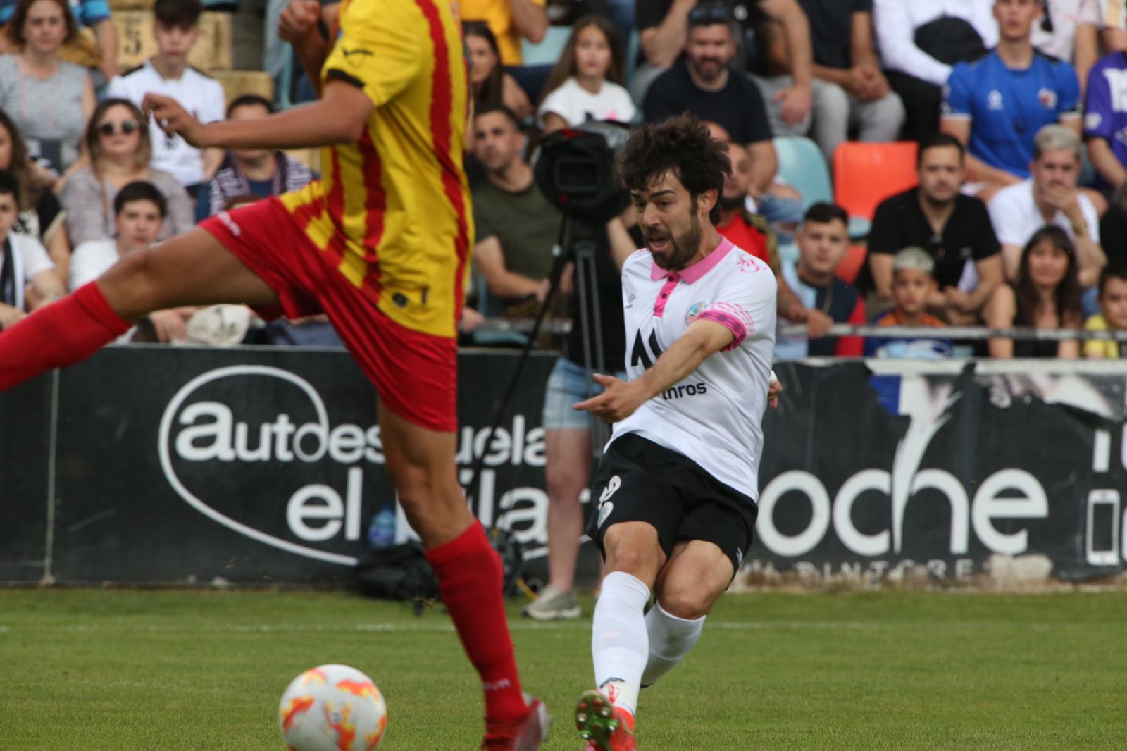 La grada, la afición y la tormenta sobre el Helmántico