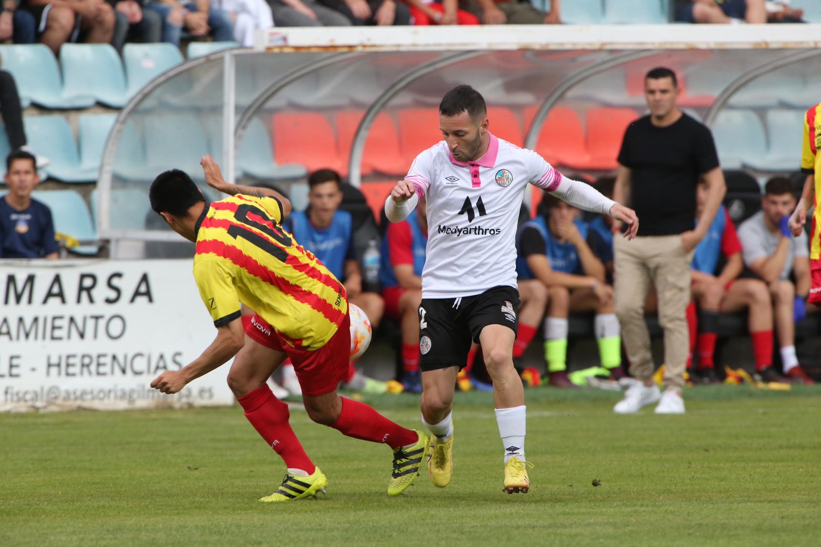 La grada, la afición y la tormenta sobre el Helmántico