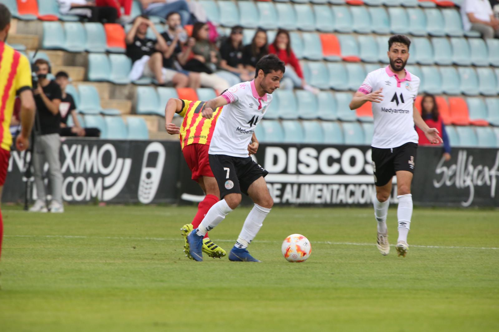 La grada, la afición y la tormenta sobre el Helmántico
