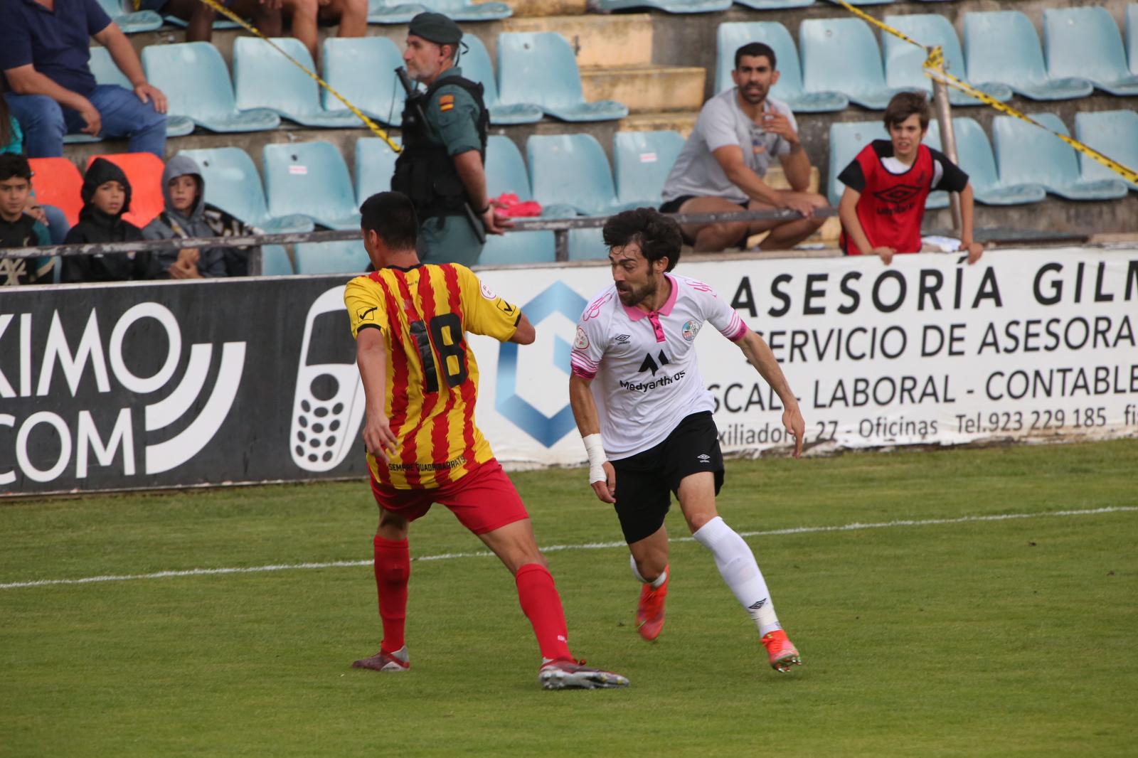 La grada, la afición y la tormenta sobre el Helmántico