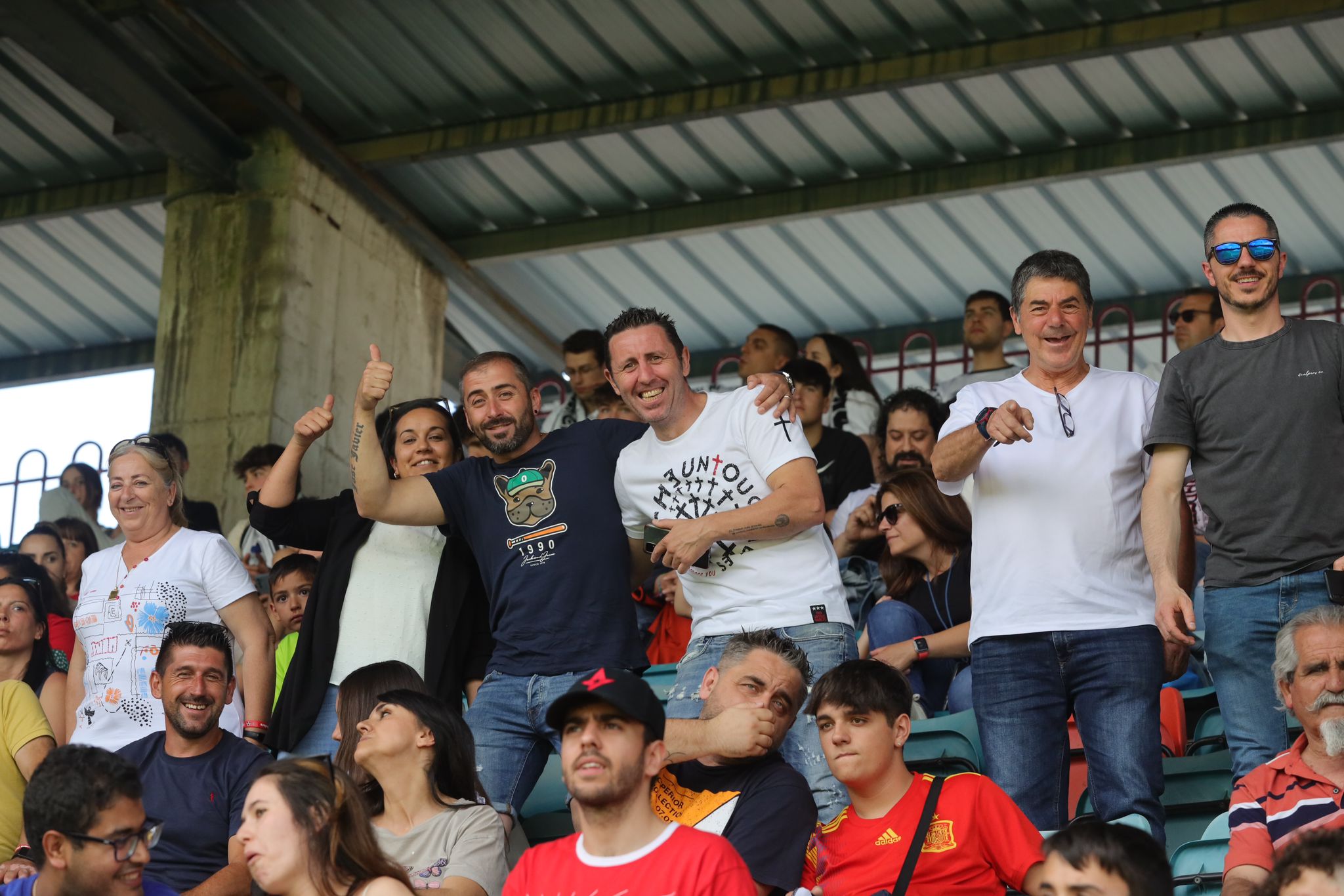 La grada, la afición y la tormenta sobre el Helmántico