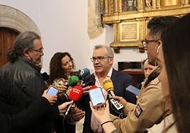 Manuel Sánchez durante la presentación deotro de los eventos del Fstival del siglo de Oro.