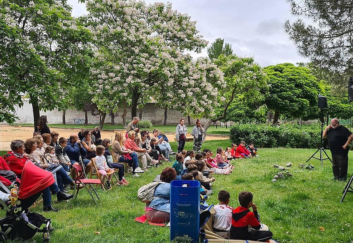 Cuentacuentos en el parque, dentro de la programación de Savia.