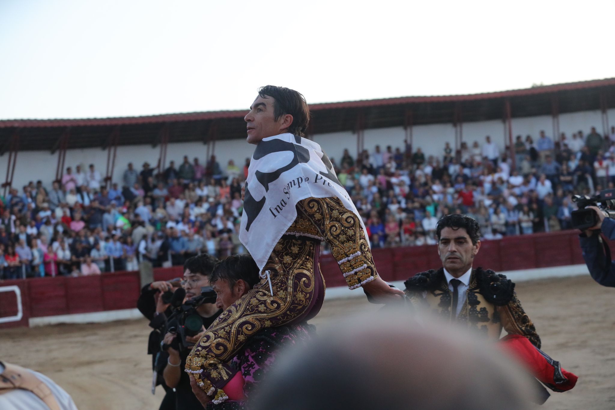 Apoteósica despedida de López Chaves en Ledesma