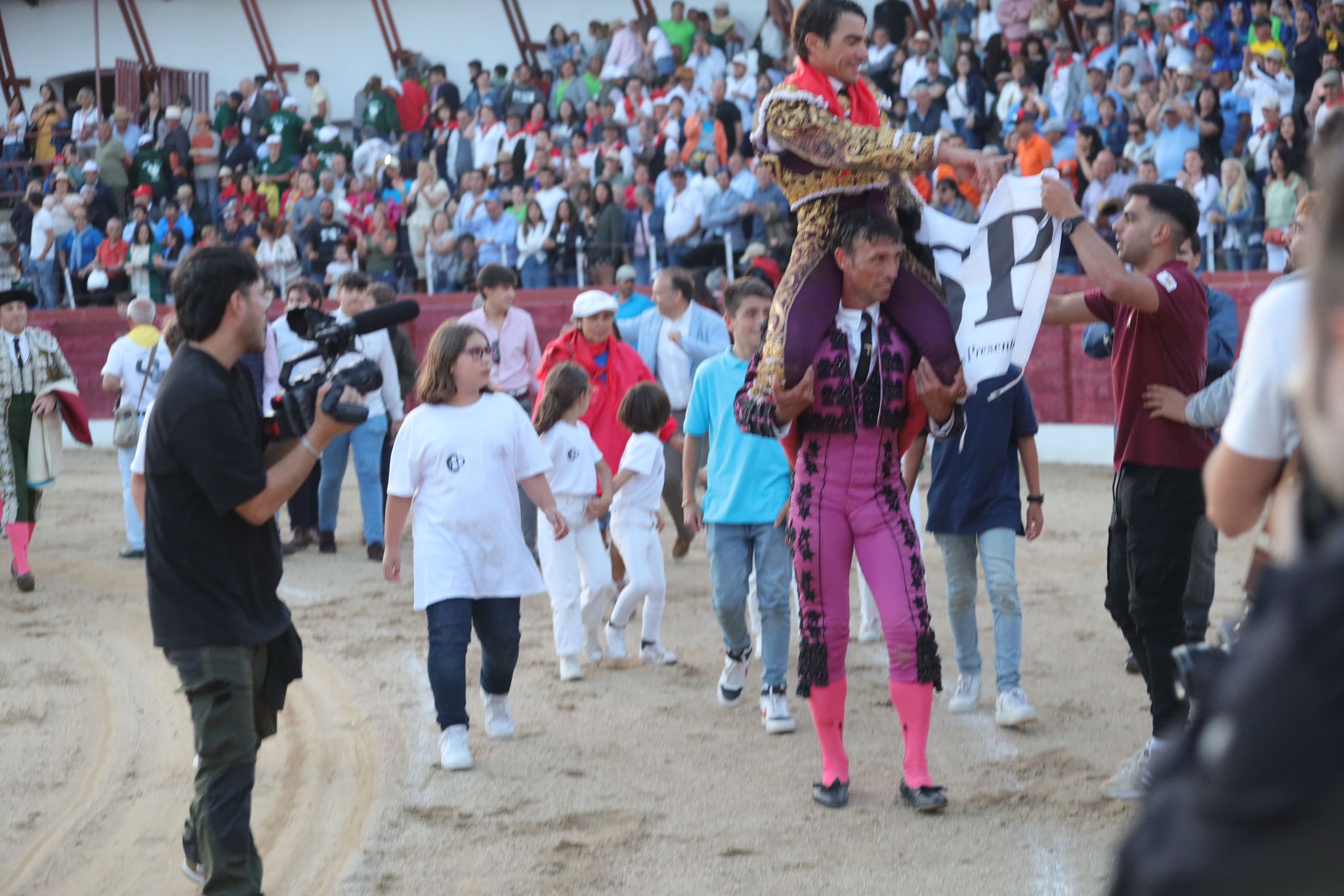 Apoteósica despedida de López Chaves en Ledesma