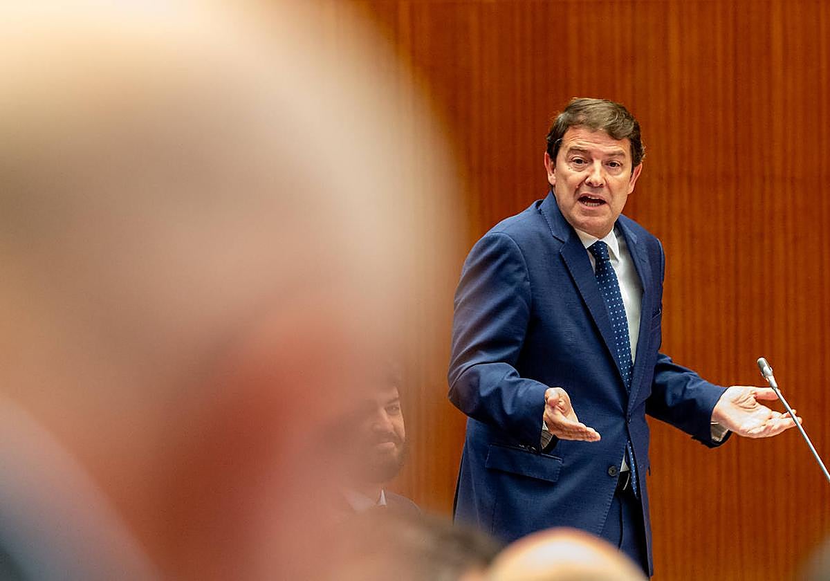 Alfonso Fernández Mañueco en el pleno de las Cortes de Castilla y León