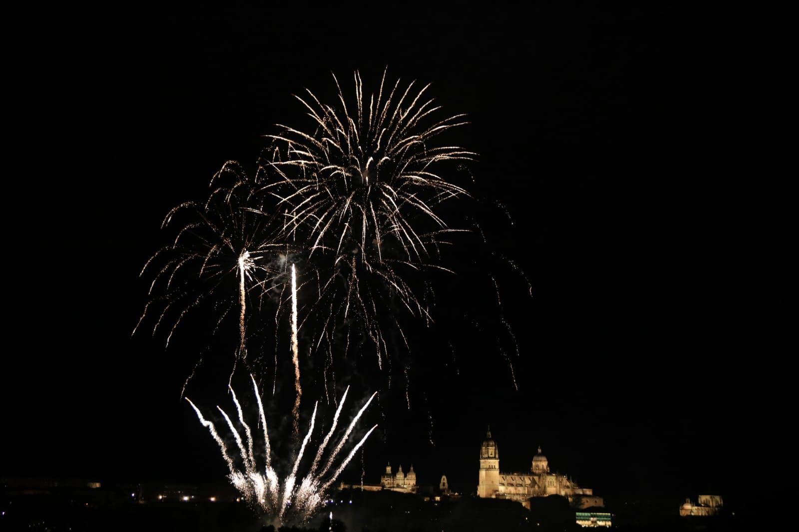 Salamanca despide San Juan de Sahagún con un espectáculo de fuegos artificiales
