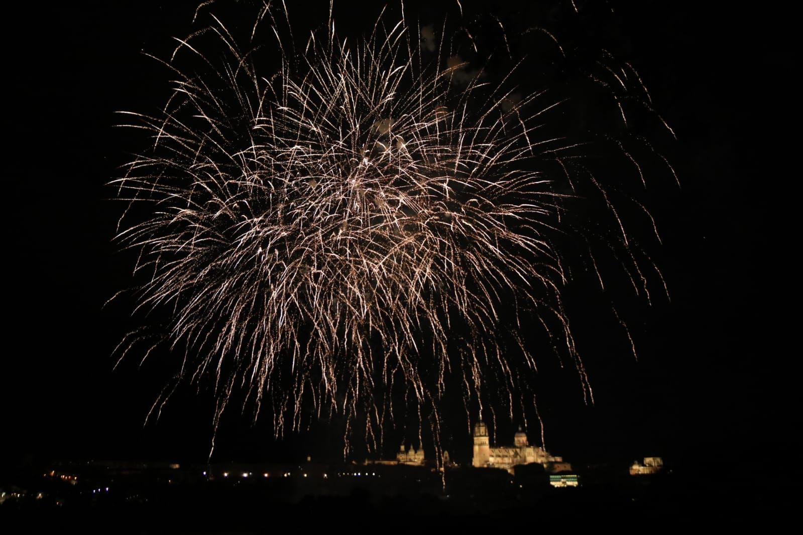 Salamanca despide San Juan de Sahagún con un espectáculo de fuegos artificiales
