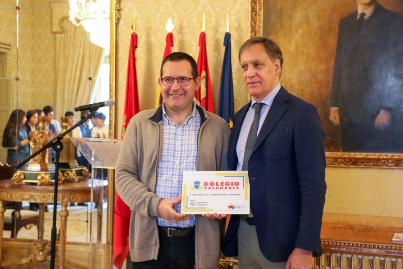 Imagen secundaria 1 - Dos colegios de Salamanca reciben las placas acreditativas como &#039;Centros Escolares Saludables&#039;
