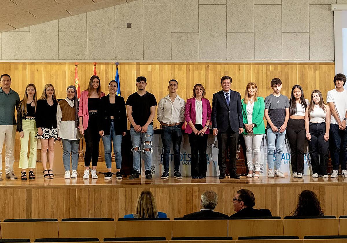 Carriedo, en el centro, durante la entrega de los XXII Premios de Estadística de la Comunidad en Salamanca.