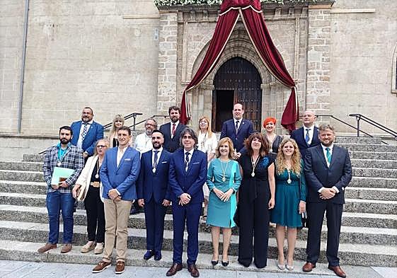 Imagen de la nueva corporación de Béjar, con Luis Francisco Martín Hernández al frente.