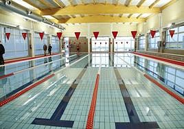 Piscina cubierta del centro deportivo de Guijuelo.