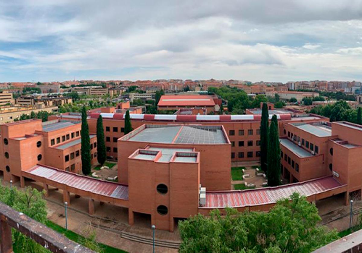 La Usal apuesta por las renovables con la instalación de paneles solares en varias facultades