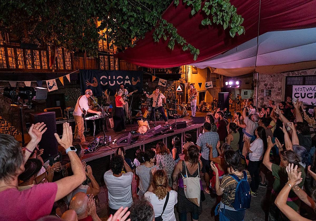 Actuación del 'CUCA 4 Caminos' Festival en su edición de 2022.
