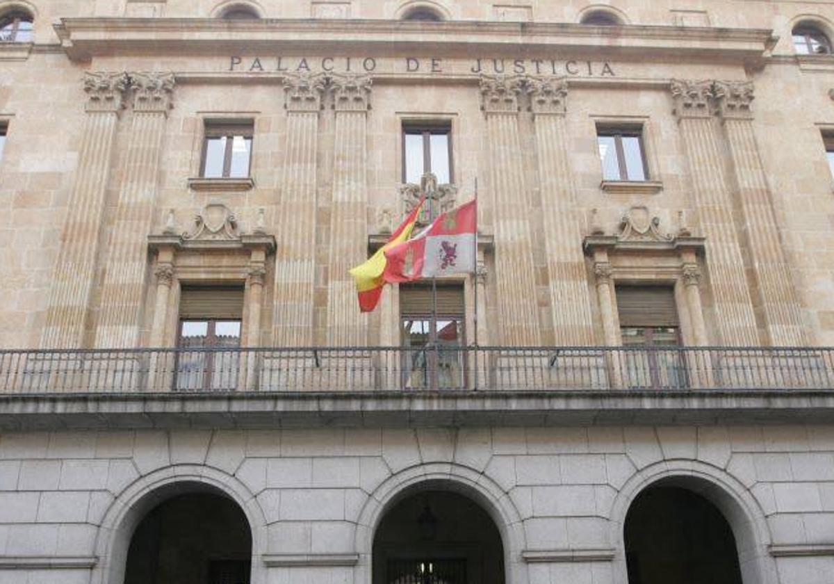 Condenado a cinco años un abuelo por tocamientos a su nieta menor en Salamanca