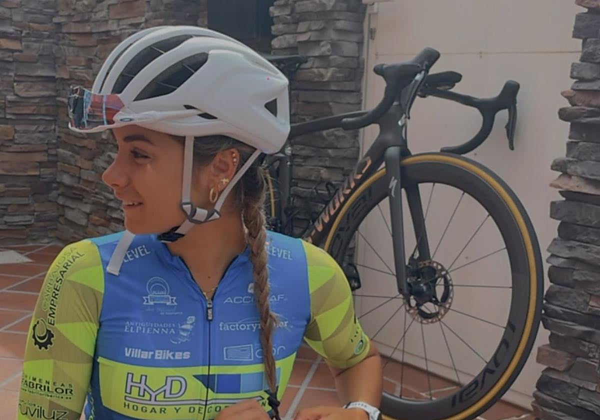 La ciclista Alba Álvarez, representación de la Escuela de Ciclista Salamantina en los Campeonatos de España sub-23.