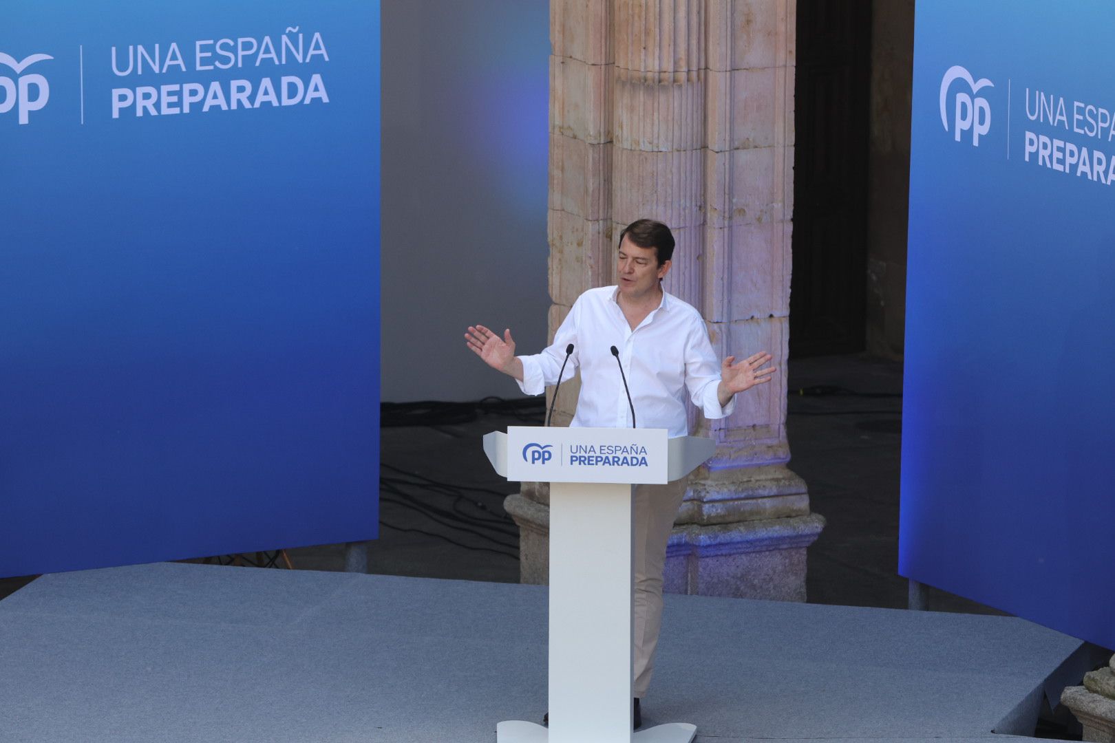 Feijóo visita Salamanca antes de la campaña electoral