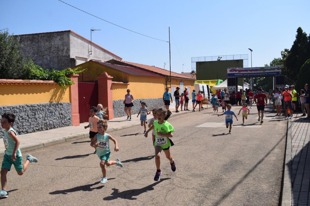 Un centenar de corredores en la IX Carrera Popular Alba de Yeltes