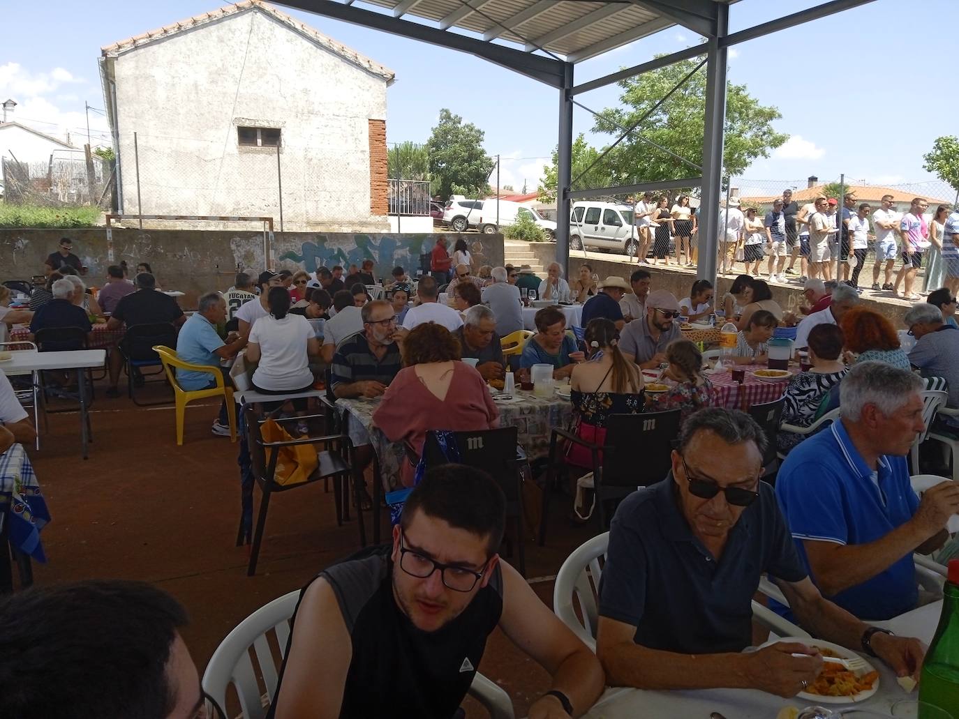Monterrubio de la Sierra despide las fiestas con una paella