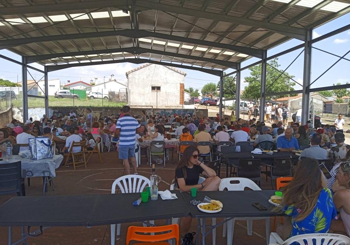 Monterrubio de la Sierra despide las fiestas con una paella
