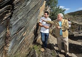 El consejero de Cultura, Turismo y Deporte, Gonzalo Santonja, en Siega Verde.