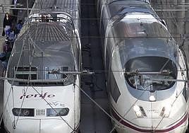 Un convoy del AVE en la estación de Atocha de Madrid.