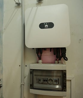 Imagen secundaria 2 - Los propietarios de placas solares destacan el importante ahorro que les supone en sus facturas y que la instalación es rápida y no requiere demasiados aparatos ni complicaciones 